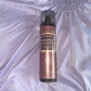 Bath & Body Works Wrapped in Vanilla Mist - Elegant Black and Gold